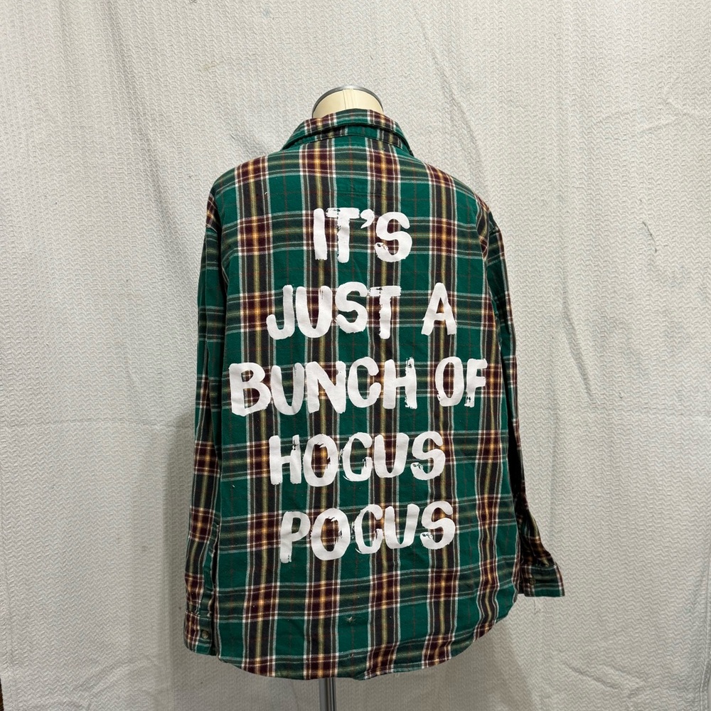 Cakeworthy x Hocus Pocus 2XL Winifred Flannel